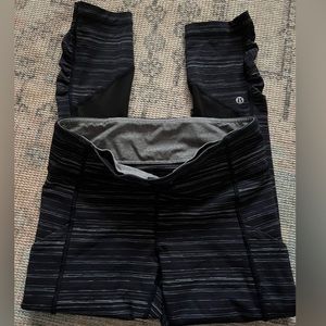 LULULEMON BLACK LEGGINGS. Back zipper pocket. Pullstring waist band.Cropped.cute